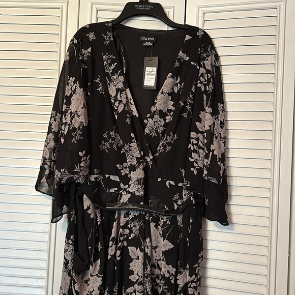 City Chic Women Plus Size V Necked plus size Dress mini bouquet Belt Sz XL 22 - Picture 3 of 13